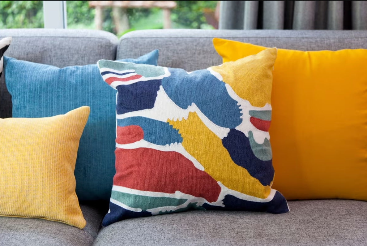 Throw Pillow Sizes/Dimensions: How to Choose One