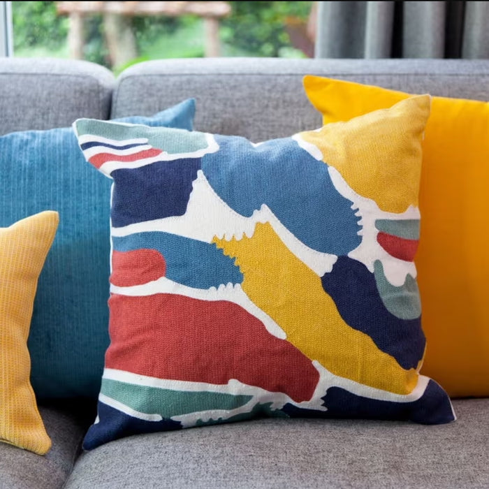 Throw Pillows 101: Choosing the Right Size, Shape, and Design