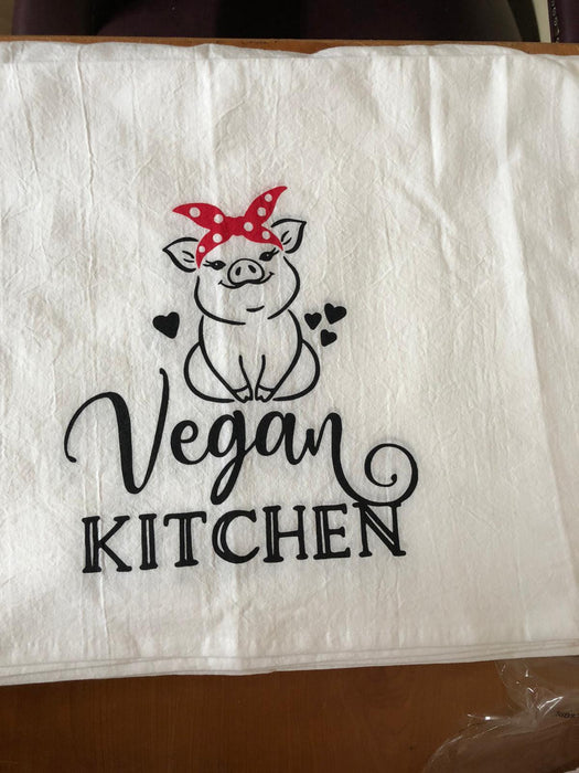 https://www.floursacktowels.com/cdn/shop/products/screen-printed-towels_525x700.jpg?v=1675203562